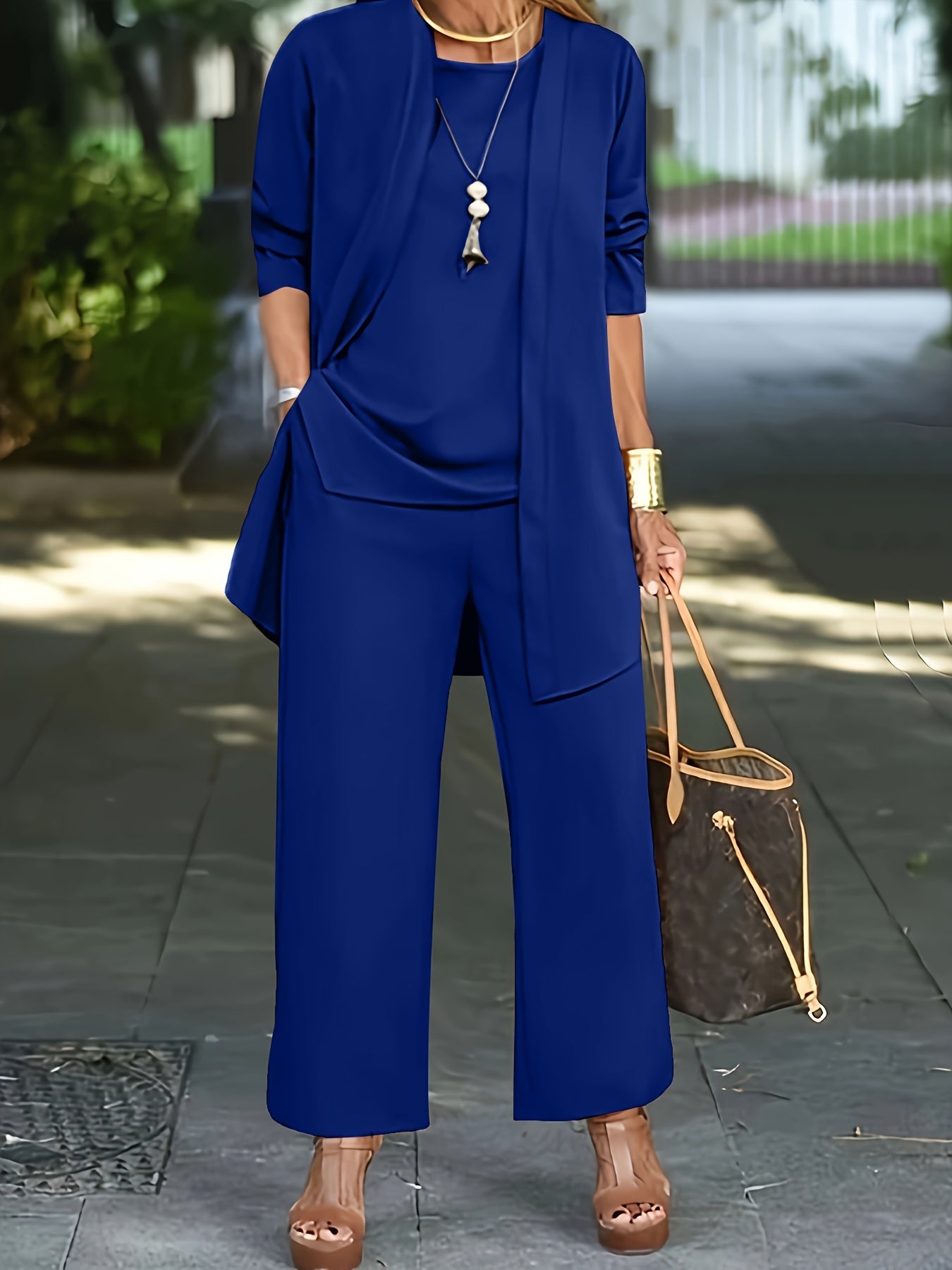 VICTORIA | set